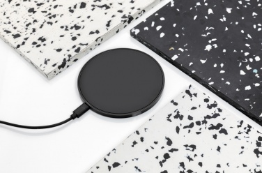 Logotrade Firmengeschenke das Foto: 10W Wireless Charger aus RCS Standard recyceltem Kunststoff