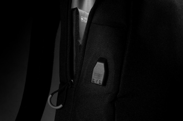 Logotrade Geschäftsgeschenke das Foto: Swiss Peak AWARE™ RFID und USB A-Laptop-Rucksack