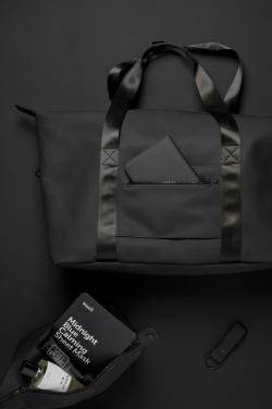 Logotrade Firmengeschenke das Foto: VINGA Baltimore RCS 24h Wochenendtasche