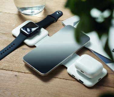 Logotrade Geschäftsgeschenke das Foto: 3fach Ladestation