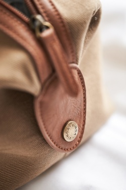 Logo trade ärikingid foto: VINGA Sloane tualett-tarvete kott RCS taaskasutatud polüester