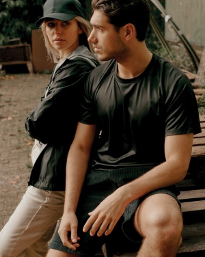 Logo trade meened foto: Iqoniq Tikal taaskasutatud polüestrist kiiresti kuivav spordisärk