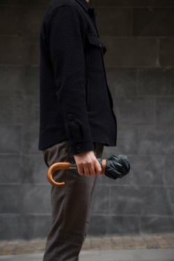 Logotrade meene foto: VINGA Bosler AWARE™ 21-tolline kokkupandav vihmavari