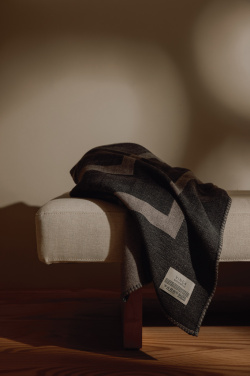 Logotrade firmakingituse foto: VINGA Monogramm GRS tekk