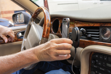 Logo trade reklaamkingitused foto: PowerCruze RCS plastikust 15W magnetiga laadija autohoidik