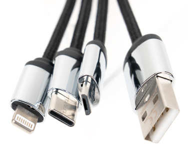 Logotrade firmakingituse foto: 4-ühes kaabel puidust korpuses helendava logoga