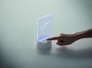 Logotrade firmakingi foto: LEDMEMO valgustatud LED-märkmetahvel