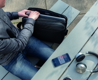 Logo trade mainoslahja ja liikelahja tuotekuva: Madrid – 15,6" USB-laptoplaukku - RFID - PVC vapaa