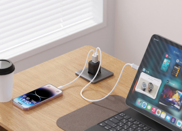 Logotrade mainostuote tuotekuva: Urban Vitamin Monterey RCS 20W GAN laturi