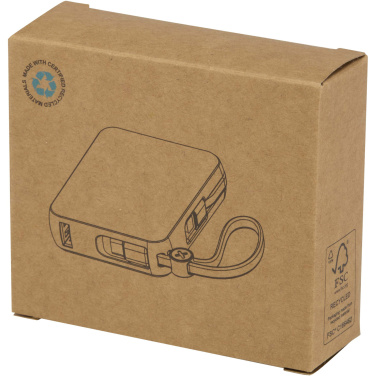 Logotrade liikelahja tuotekuva: Acrux 10 000 mAh:n ja 35 W:n tablettivirtalähde, jossa sisäänrakennettu Type-C-kaapeli – valmistettu kierrätetystä muovista