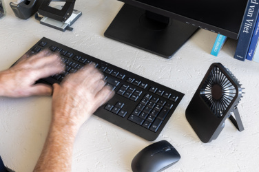 Logotrade reklaminės dovanos nuotrauka: „Aervina RCS“ perdirbto plastiko įkraunamas stalo ventiliatorius