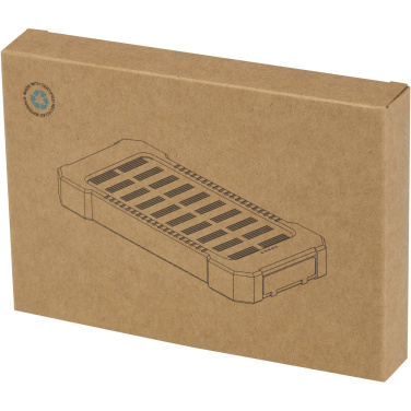 Logotrade logo dāvanas foto: Altair 5000 mAh 10 W pārstrādātas plastmasas izturīga saules enerģijas pārnēsājamā baterija ar iebūvētu lukturīti