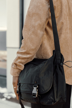 Logotrade Ideja dāvanas foto: KENTO URBAN RCS pārstrādāta neilona 15,6 collu kurjera soma