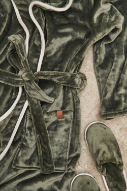 Лого трейд pекламные подарки фото: Роскошный плюшевый халат VINGA Louis GRS RPET, размер S-M