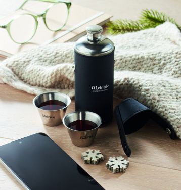 Логотрейд pекламные продукты картинка: Hip flask with shot cups
