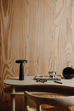 Лого трейд бизнес-подарки фото: Настольная лампа VINGA Avery RCS